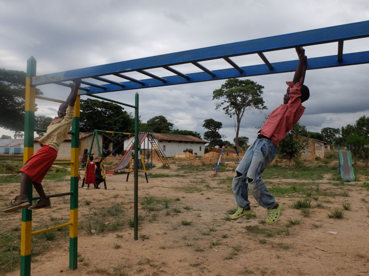 People in Need opened a school for refugee children from Meheba, Zambia