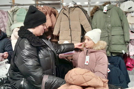 Sharing winter warmth with more than 500 Ukrainian and Moldovan children 