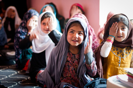 Popisek: One of 50 new CBE classes established in the Nerkh District in central Afghanistan.
 