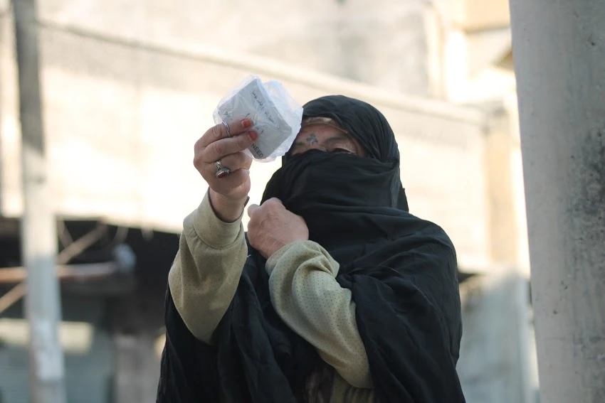 Only the fear of the bombs left, says Zahra from Aleppo. People in Need helps every month 120,000 people in Syria