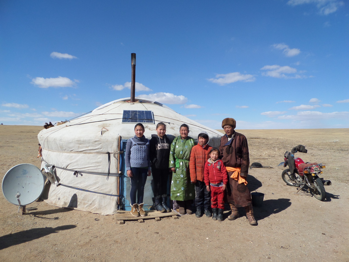 People in Need helps the east Mongolian herders who suffer from extreme frost