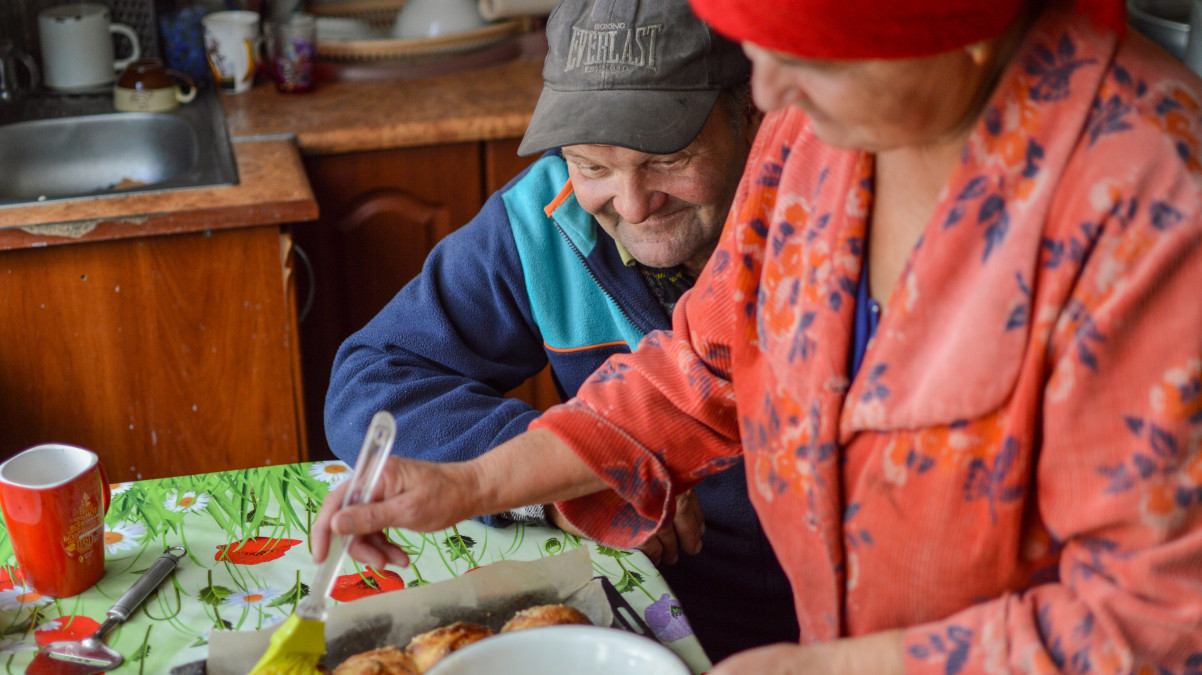 Shelter repairing close to Eastern Ukraine frontline